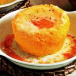 Nidi di polenta con uova e fontina