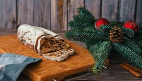 Pane di Natale: dolce con frutta secca, cioccolato e fichi