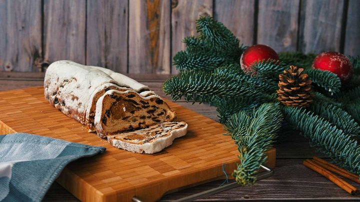Pane di Natale: dolce con frutta secca, cioccolato e fichi