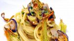 Spaghetti con zucchine, vongole e scorfano