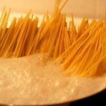 Spaghettoni con condimento alla senape
