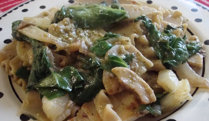 Stracci con funghi e pesto | Buonissimo Ricette