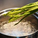 Asparagi in salsa bolzanina