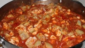 Carciofi con salsa di pomodoro