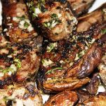 Costolette di agnello alla griglia con erbe aromatiche