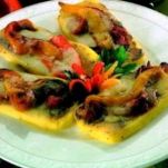 Crostoni di polenta con fontina, acciughe e peperoni