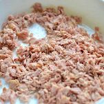 Pasta con tonno, capperi e acciughe