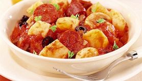 Salsiccia e cipolle in padella