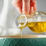 Ampolla da cui esce olio d’oliva