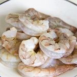 Bauletti di gamberi su foglia di limone