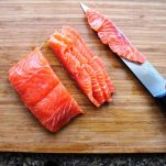 Carpaccio di salmone all’erba cipollina