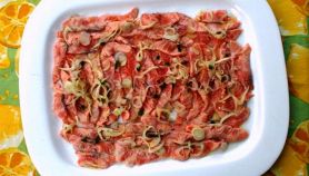 Carpaccio di salmone all'erba cipollina