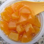 Coppe alle pesche sciroppate