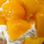 Coppe alle pesche sciroppate