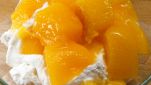 Coppe alle pesche sciroppate