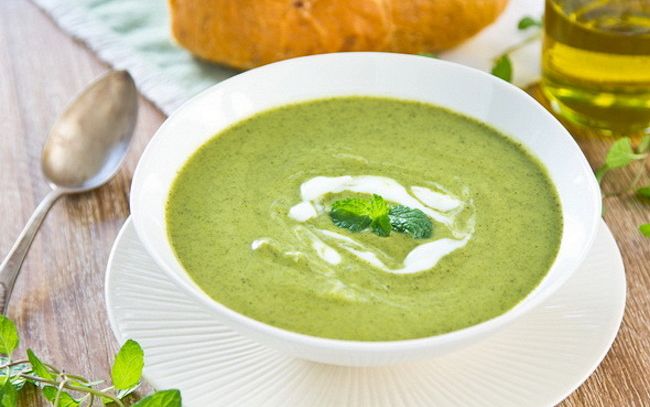 Crema con la lattuga guarnita