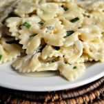 Farfalle con gorgonzola, noci e pere
