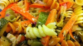 Fusilli colorati con verdure