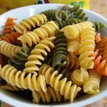 Fusilli con salmone fume e peperoni rossi