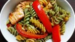 Fusilli salmone fumé e peperoni rossi