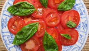 Insalata di pomodori al basilico