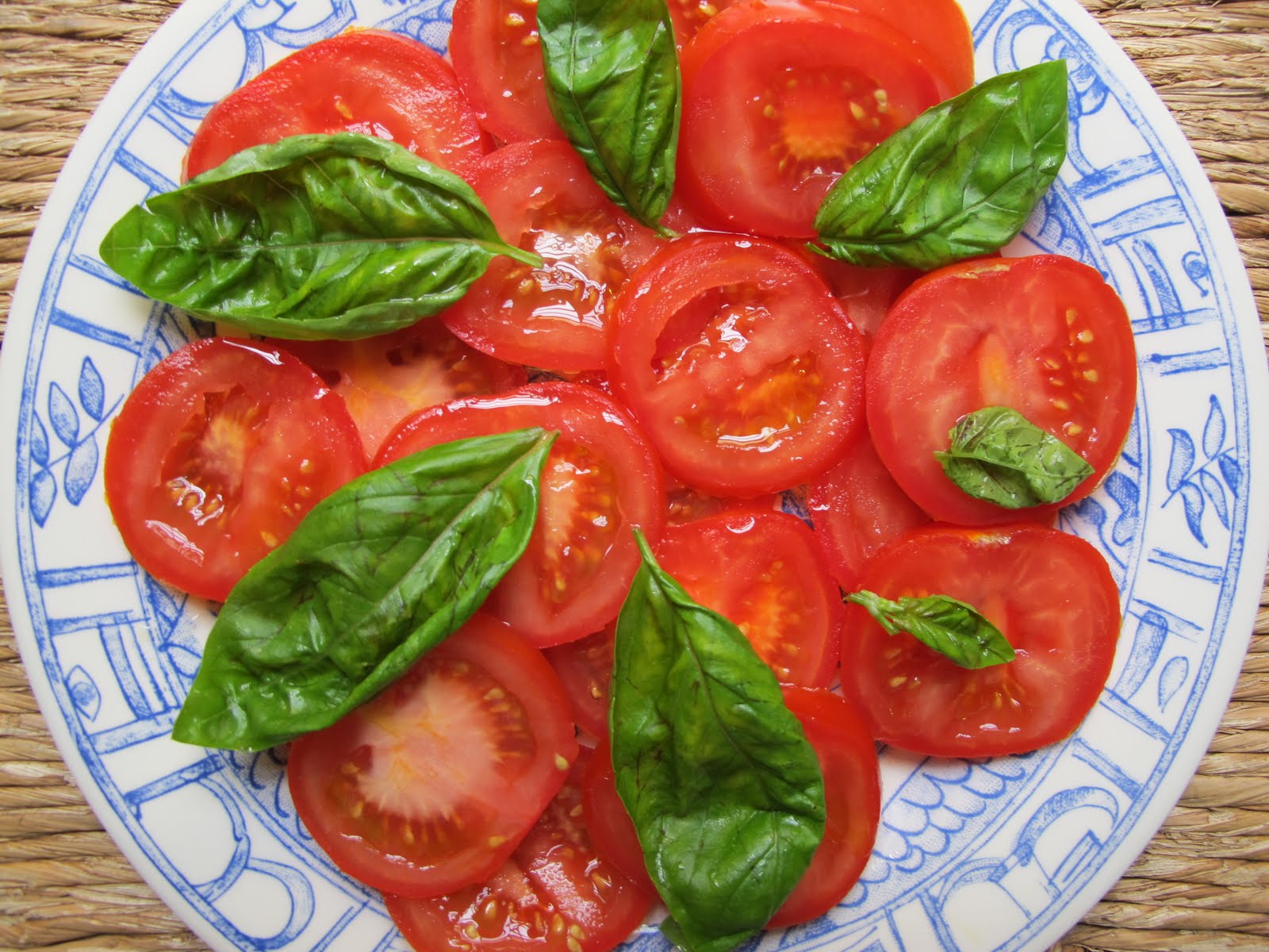 Ricetta Insalata di pomodori al basilico - Le Ricette di Buonissimo
