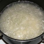 Insalata di riso con mandorle e uvetta