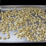 Insalata di riso con mandorle e uvetta