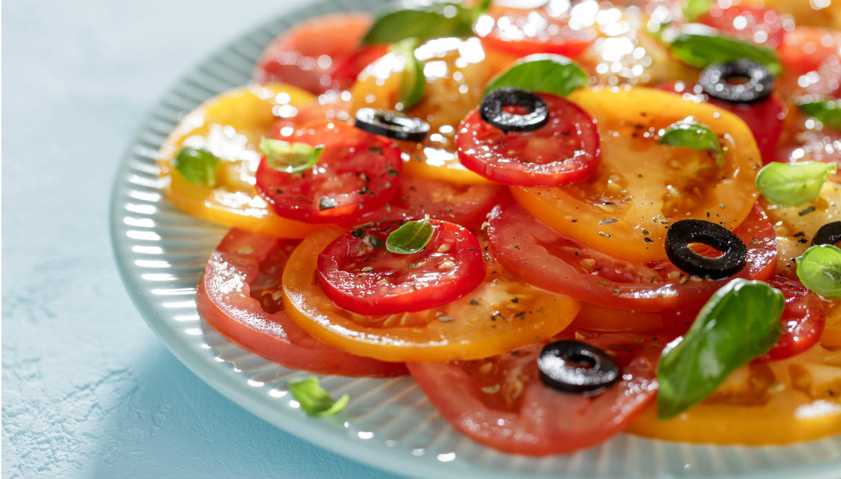 Insalata di pomodori e basilico | Buonissimo Ricette