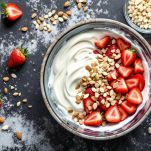 Fragole, crema e mandorle