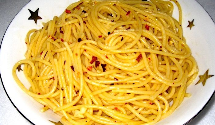 Ricetta spaghetti aglio, olio e peperoncino