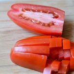 Spaghetti con pomodoro fresco e merluzzo