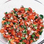 Spaghetti con pomodoro fresco e merluzzo