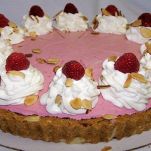 Torta di panna e lamponi