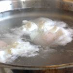 Uova affogate allo yogurt