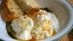 Uova affogate allo yogurt