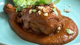 Vitello con nocciole in salsa