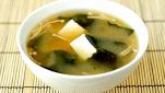 Zuppa di miso e alga wakame