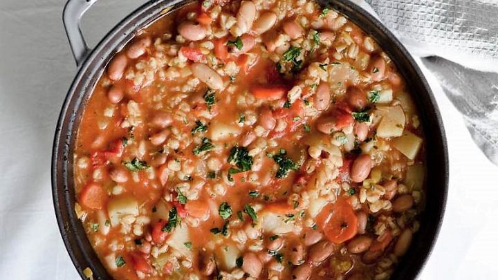 Zuppa di orzo con borlotti