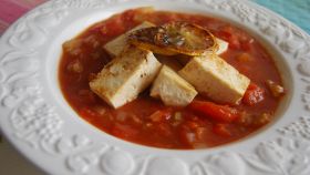 Zuppa di pomodori e tofu