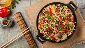 Cucina cinese: come utilizzare wok, spatole e bastoncini