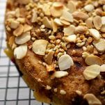 Torta di mele con nocciole ed amaretti