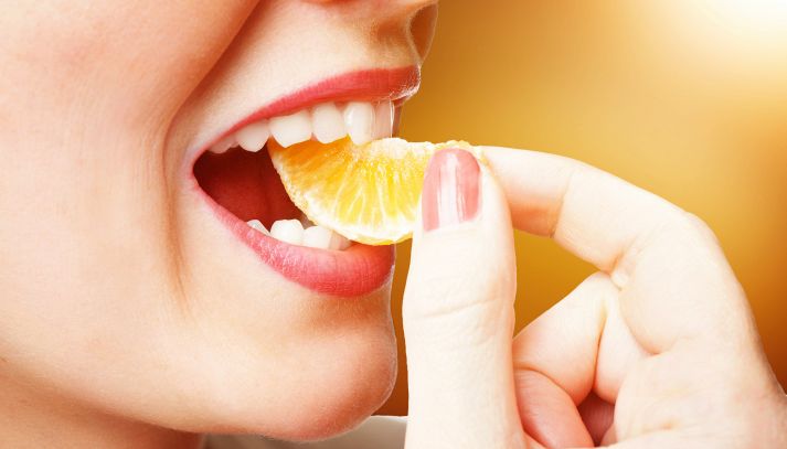Cosa mangiare per avere sempre i denti sani e belli
