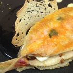 Triglia croccante, crema di riso nero, salsa di mandorle e olio ai pistacchi