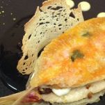 Triglia croccante, crema di riso nero, salsa di mandorle e olio ai pistacchi