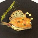 Triglia croccante, crema di riso nero, salsa di mandorle e olio ai pistacchi