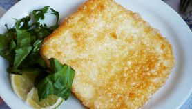 Saganaki con formaggio e uova