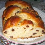 Treccia di pan brioche con l&#8217;uvetta