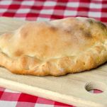 Calzoni alle cipolle ed acciughe