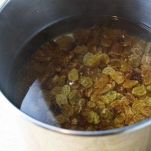 Ciambella all’uva sultanina e pinoli